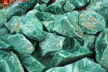 Ý Nghĩa và Công Dụng của Thạch Anh Xanh trong Phong Thủy