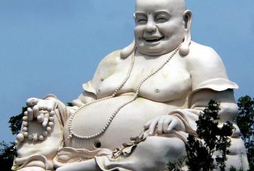 Tượng Phật Di Lặc: Biểu Tượng May Mắn Và Thịnh Vượng Trong Phong Thủy