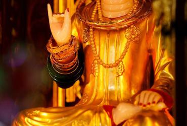 Cậu Bé Hoàng Thiên Là Ai? Thánh Tích Và Bản Văn