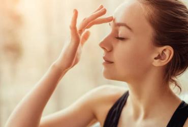 Khai Mở Và Cân Bằng Luân Xa Bằng Yoga