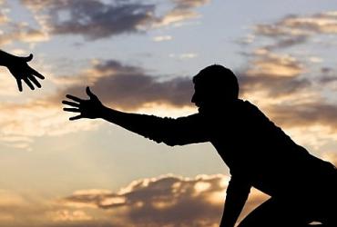 Quên mình giúp đỡ người cũng là giúp đỡ cho chính mình