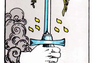 Lá Bài Ace of Swords Tarot:  Ý Nghĩa Tình Yêu, Sức Khỏe, Sự Nghiệp