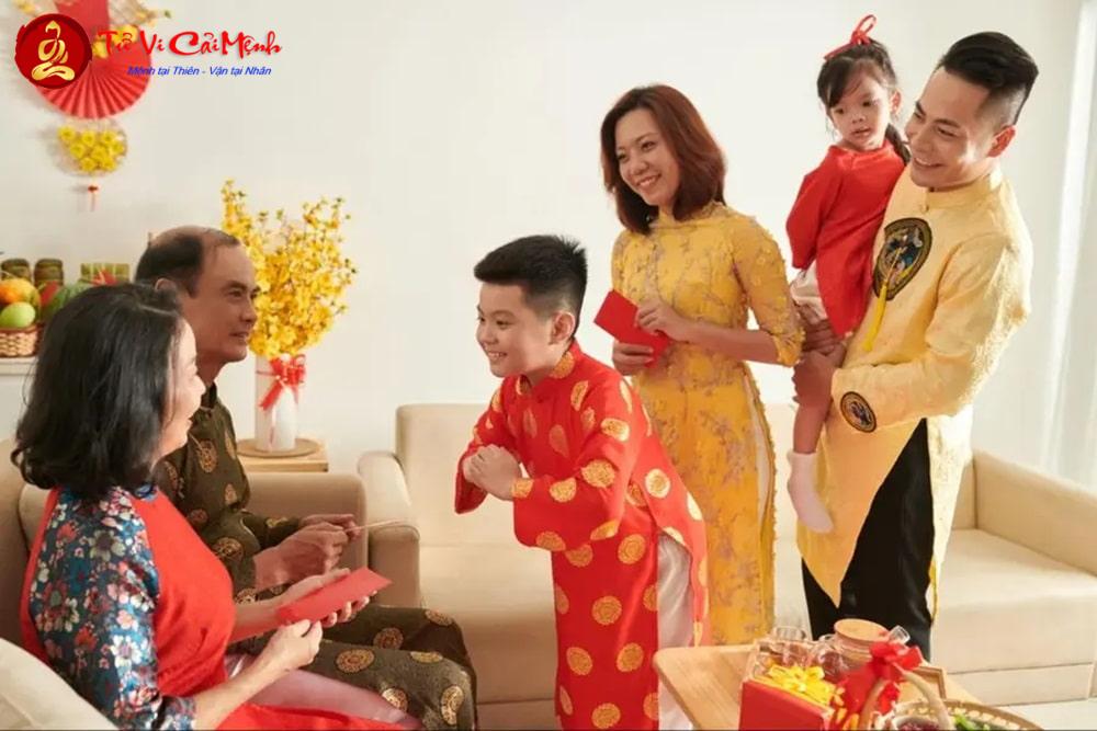 Có Nên Tự Xông Đất Cho Nhà Mình Không?