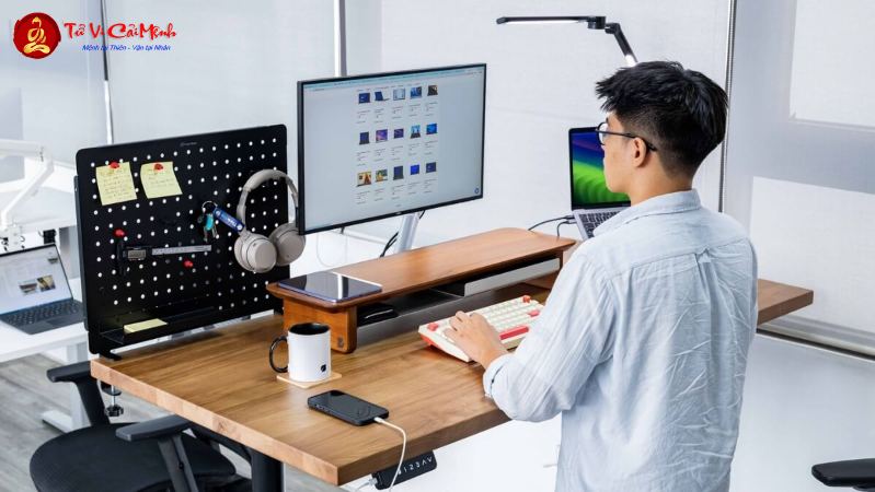 Hướng Bàn Làm Việc Cho Người Sinh Năm 2041 (Tân Dậu) Hợp Phong Thủy Để Thu Hút Tài Lộc Và Sự Nghiệp