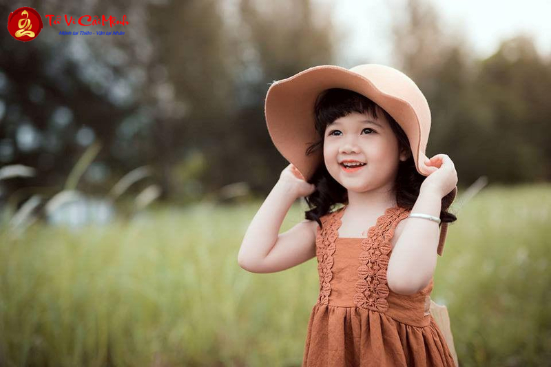 Đặt Tên Con Gái Mệnh Thủy - Hướng Dẫn Chi Tiết Từ Chuyên Gia