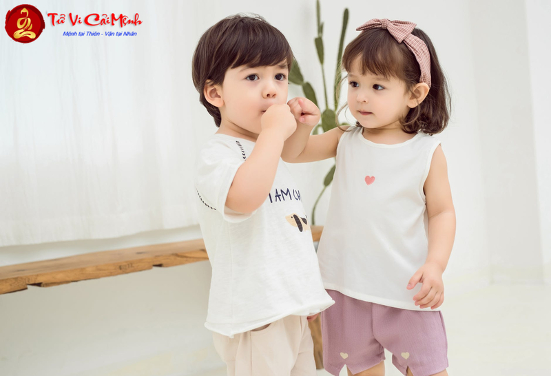 Đặt Tên Con Hợp Tuổi Bố Mẹ - Hướng Dẫn Chi Tiết Theo Phong Thủy