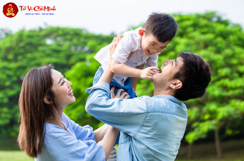 Đặt Tên Con Theo Tên Bố Mẹ: Cách Tạo Liên Kết Ý Nghĩa Qua Tên Gọi