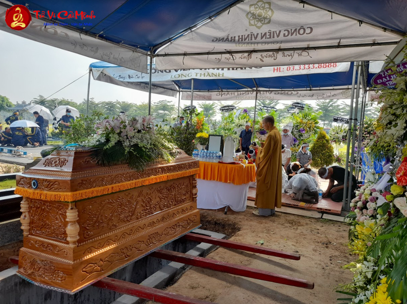 Mộ Táng Và Điều Kiện Địa Lý: Tác Động Của Môi Trường Tự Nhiên Đến Phong Tục Mai Táng