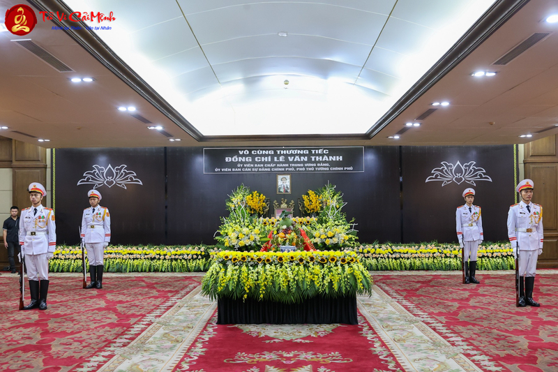 Phong Hiệu V&agrave; Truy Điệu: Nghệ Thuật T&ocirc;n Vinh Người Khuất