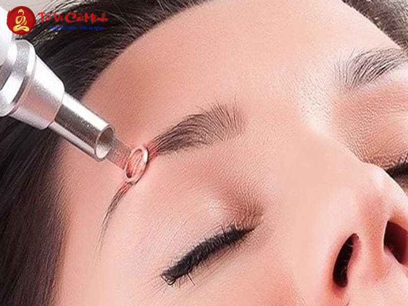 Chân Mày Phong Thủy Cho Mặt Tròn: Nghệ Thuật Cân Bằng Ngũ Quan