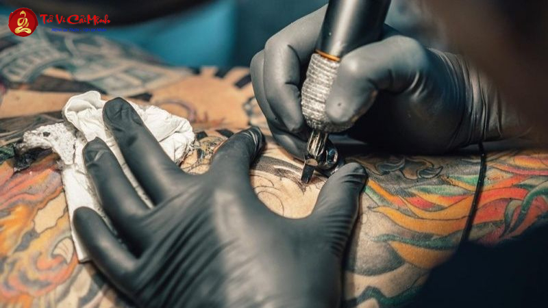 Người Mệnh Hỏa Nên Xăm Hình Gì: Biểu Tượng May Mắn Tăng Vận Khí