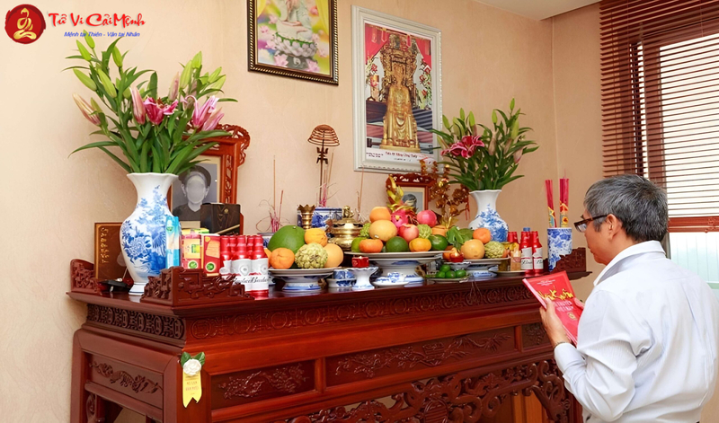 Sắp Xếp Ảnh Thờ Trên Bàn Thờ Gia Tiên: Hướng Dẫn Toàn Diện