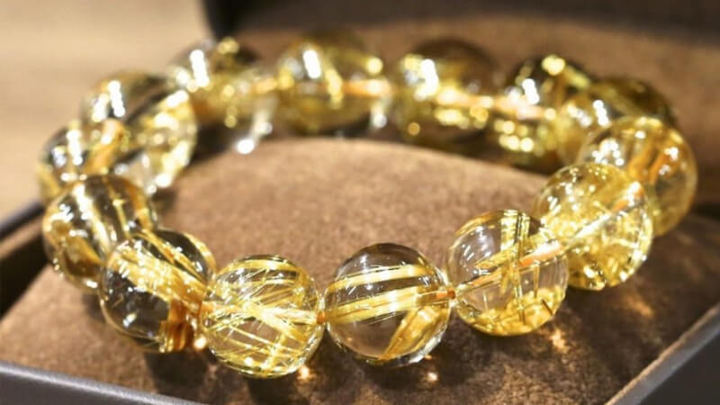 Vòng Tay Phong Thủy Cho Mệnh Thủy: Bí Quyết Chọn Đá Và Cách Sử Dụng Hiệu Quả