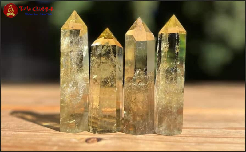 Ý Nghĩa và Tác Dụng của Trụ Thạch Anh Trong Phong Thủy