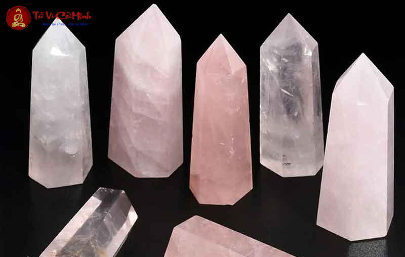 Ý Nghĩa và Tác Dụng của Trụ Thạch Anh Trong Phong Thủy