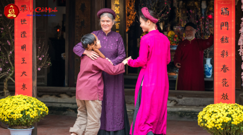 Tuổi Xông Đất Cho Gia Chủ Sinh Năm 2003 (Quý Mùi): Chọn Người Phù Hợp Theo Phong Thủy