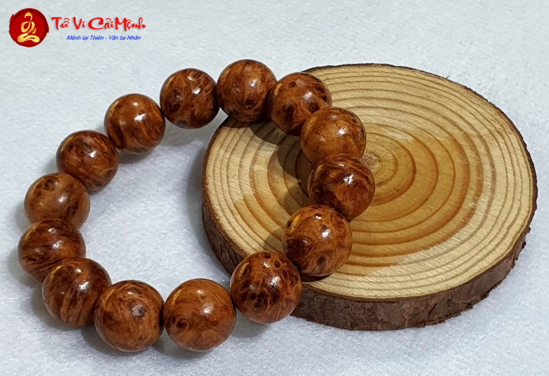 Vòng Phong Thủy Huyết Long: Sức Mạnh Hộ Mệnh Từ Đá Quý Huyền Thoại