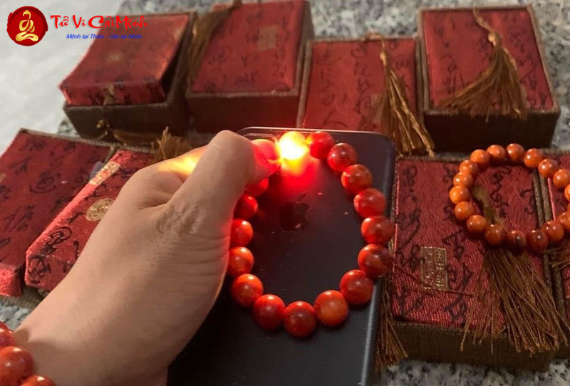 Vòng Phong Thủy Huyết Long: Sức Mạnh Hộ Mệnh Từ Đá Quý Huyền Thoại