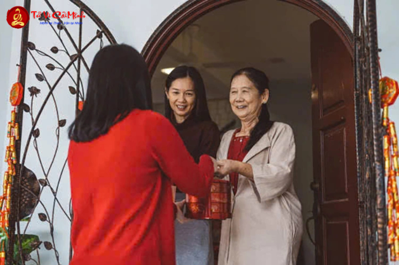 Xông Đất Gia Chủ Tuổi Tuất - Chọn Người Phù Hợp Theo Phong Thủy