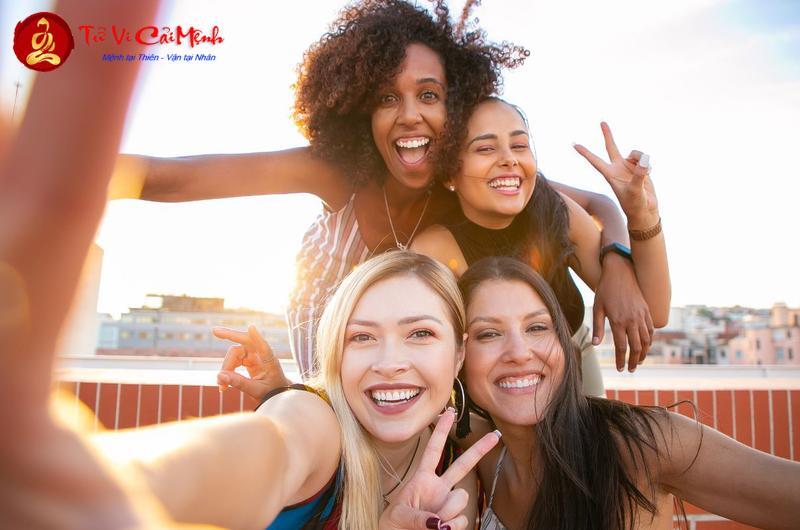 Xông Đất Gia Chủ Tuổi Tý: Chọn Người Hợp Tuổi Mang May Mắn Đầu Năm